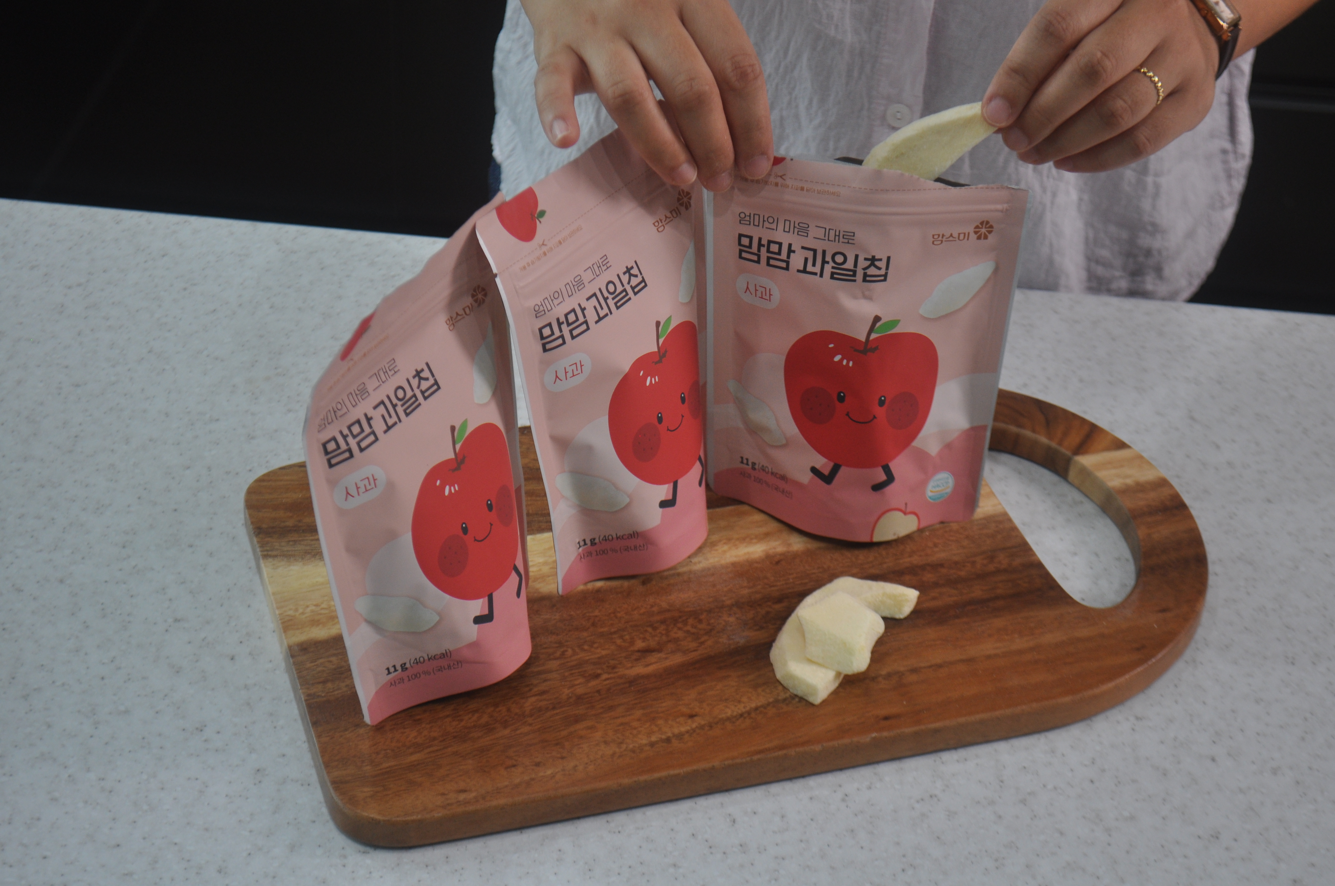 Korean Snack Labels Help Buyers Understand MOMSMI Products